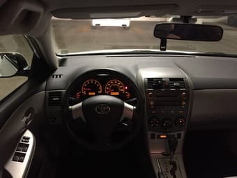 Toyota Corolla LE 2011 - $9,700 3