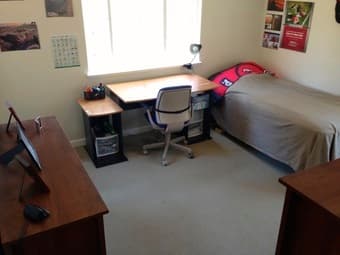 $1300 - Room available in very nice 3BR Townhouse 1