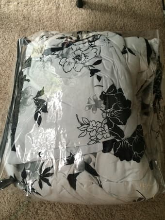 1 comforter, 2 pillowcases for $12 1