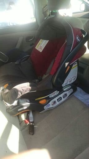 Chicco Keyfit 30 Carseat and Base - $60 1