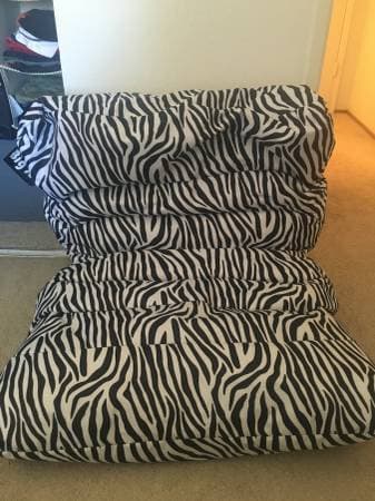 King Mattress, Ninja food processor, ottoman, metal shelf, microwave 3