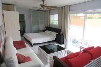 FALL QUARTER or SEPTEMBER SUBLET - Beautiful house with pool! 1