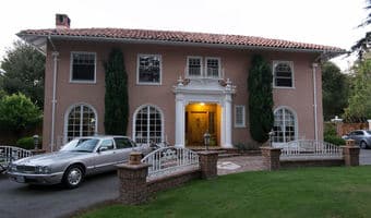 $1422 One Bedroom in Beautiful Italian Villa - w/ Heated Pool, Jacuzzi 1