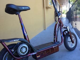 Scooter Ezip 750 2