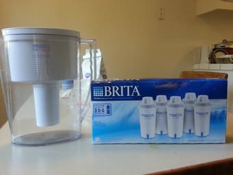 Brita water filter and 5 new replaceable filters,  mirror 1