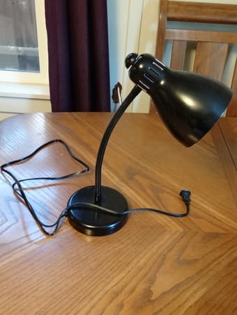Desk lamp ajustable + pencil cup - $10 1