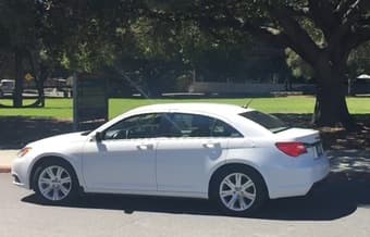 2013 Chrysler 200 Clean title New battery and tires - $9200 2