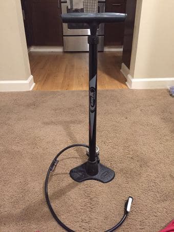 MOVING SALE: Helmet / Pump / Saddle bag with tools and new tube 2
