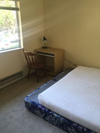 One room near Stanford Campus is available 8/20 2