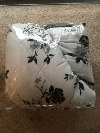 Comforter/quilt like new for only $12 1