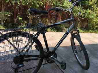 Specialized hybrid bike great condition with basket and lock 3