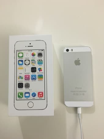 iPhone 5s 16GB White Unlocked 220$ 2