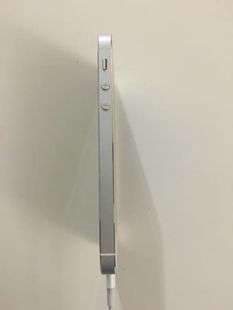 iPhone 5s 16GB White Unlocked 220$ 3