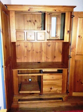Beautiful Closet for Sale, Good Condition 2