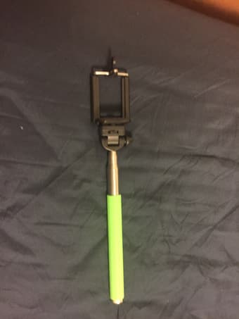 Selling Selfie Stick (green) $3 1