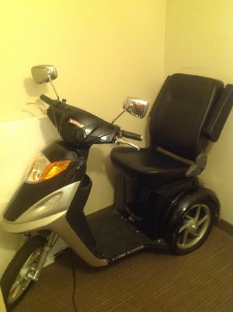 Three Wheel Electric Mobility Scooter for Sale $1000 OBO - $1000 1