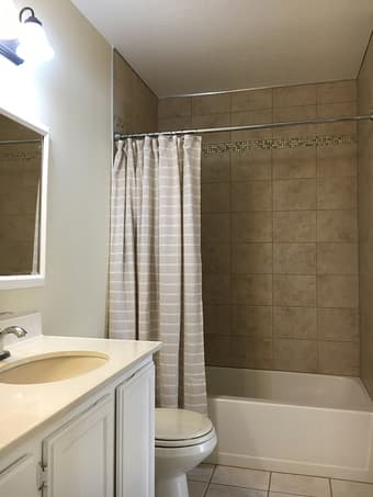 Quiet 2BR/1.5BA Townhouse available 9/1 3