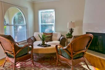 $4200 Fully furnished 3bed/1bath pet friendly house(WIFI,cable include 1