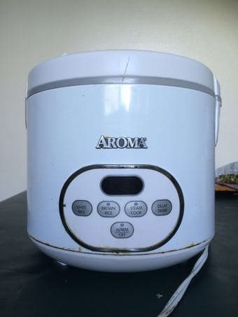 Selling a multifunctional rice cooker and cooking pot, both just 10$ 1