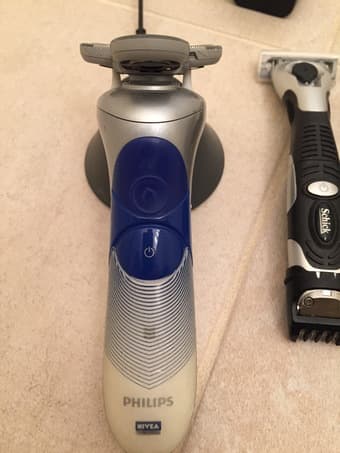 3 ELECTRIC SHAVERS 2