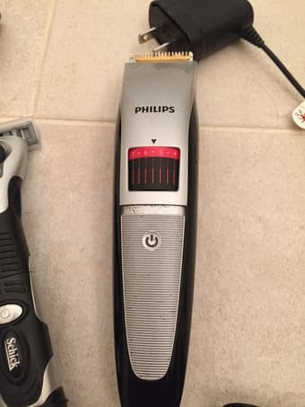 3 ELECTRIC SHAVERS 3