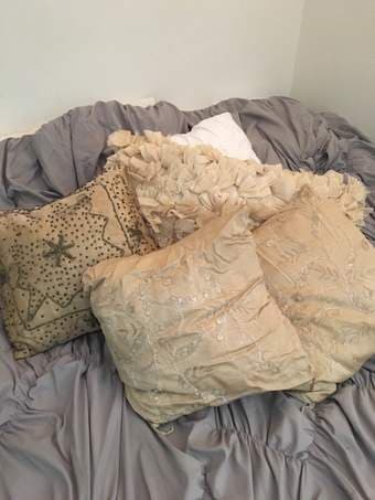 Selling decorative pillows! 1