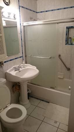 $1400 / Great location, clean, quiet, bright room in beautiful condo 3