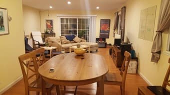 Master bedroom in 3-bedroom flat / Excellent location off University A 1