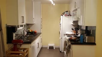 Master bedroom in 3-bedroom flat / Excellent location off University A 2