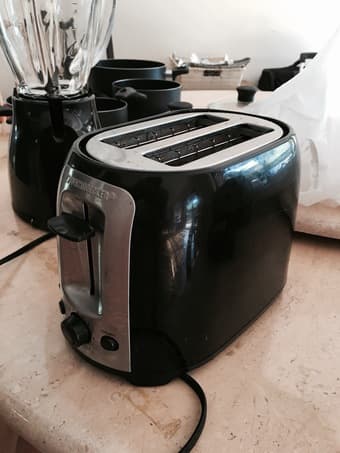 Toaster -Black & Decker - $10 1