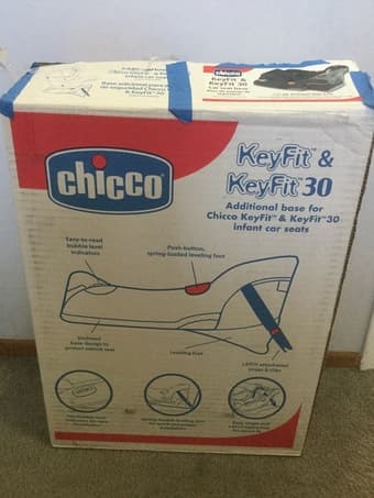 Baby bath and shower + Chico infant car seat 3