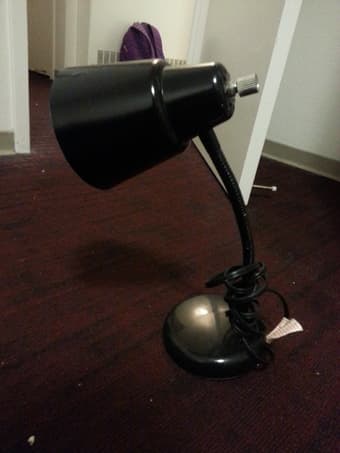 desk lamp   $8  pick up in EV 1