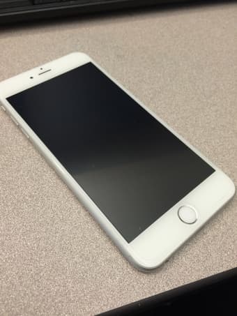 Mint Condition Silver iPhone 6 Plus 16gb - $400 1