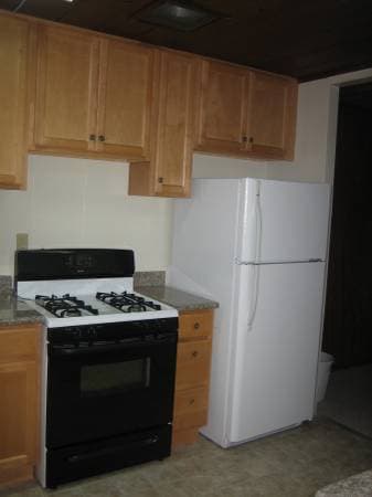 $1100 - Room and shared bathroom, Alma St. near California Ave 3