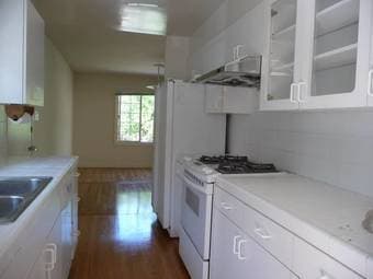 Bedroom in beautiful 3br / 1ba house in Menlo Park with garden ($1400) 3