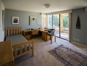 Large lovely fully furnished room in a modern home in Ladera. 1