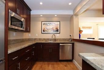 Beautiful Studio Aparment Downtown PA 2