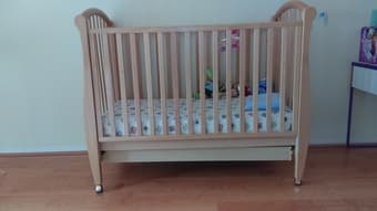 Baby crib and waterproof mattress 1