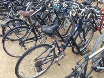 Schwinn women hybrid bike w. U-lock for sale 2