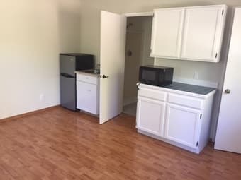 Large studio apartment on campus - $1900/mo 1