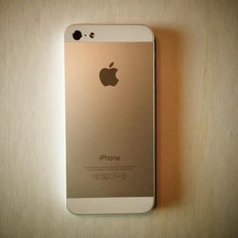 iPhone 5 SE relatively new (16GB) UNLOCKED 1