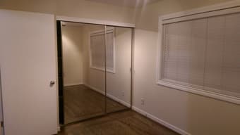 Room with private bath in Menlo Park House available Nov. 1st 1