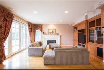 $1300 room available in luxurious 6-bedroom Cupertino home! 3