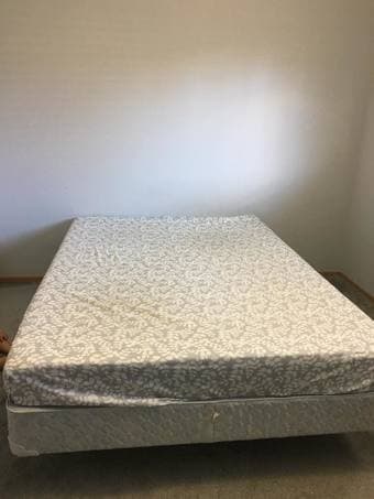 QUEEN MATTRESS WITH BOX ON SALE 1