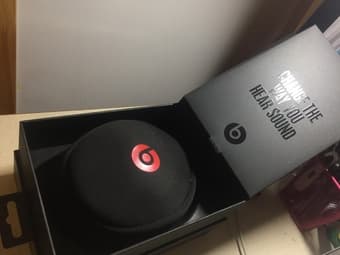 BEATS SOLO2 Wireless - Red -  $230 3