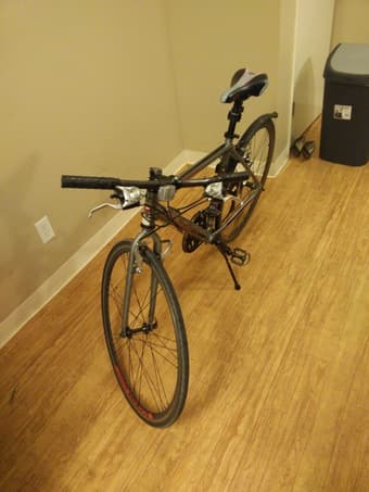 2013 Schwinn Tourist 28x700c Hybrid Bike for $170 2
