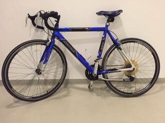 700c Road Bike+helmet 1