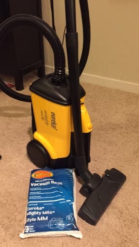 Eureka Mighty Mite + 9 trash bags for 25 bucks 1