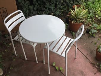 Perfect balcony table and chairs 1