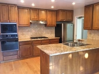 Immediate Opening in 4 bedroom house in Redwood City 3